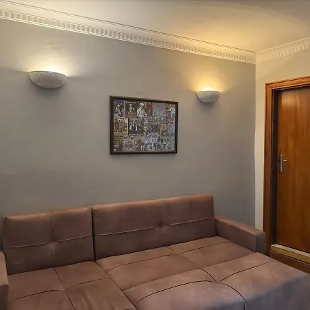 Perahomes Wooden Flat Apartment *